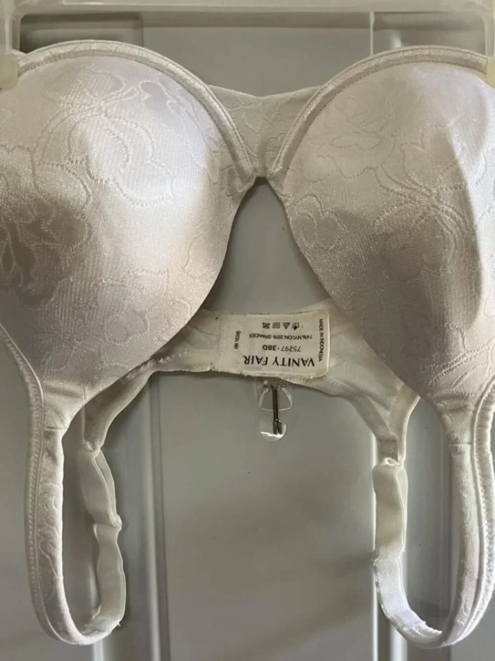 Woman's Vanity Fair White Bra with wire